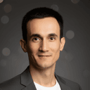 Kurs ishlab chiquvchining rasmi R